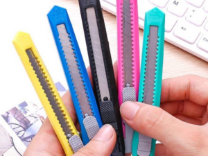 CUTTER SMALL PLASTIC TY-804